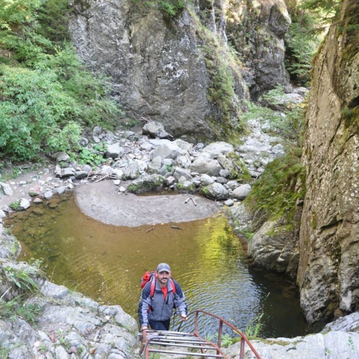 2-Day Private Tour – Transfagarasan Highway and Hiking in Fagaras Mountains - Private tour guide Hiking on Stan's Gorge