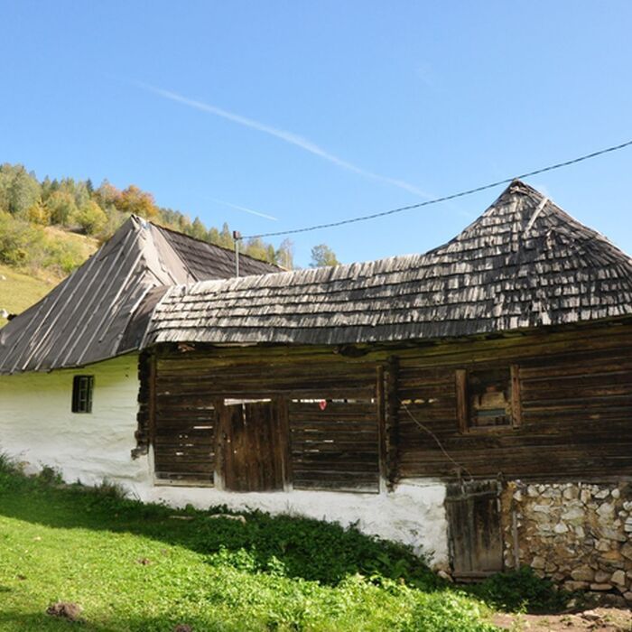 Transylvania Adventure: 8-Day Trekking, Biking & Bear Watching Tour - Old house